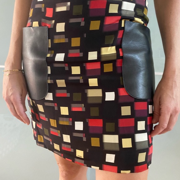 (Pristine condition) FENDI skirt with Real leather pockets on both sides